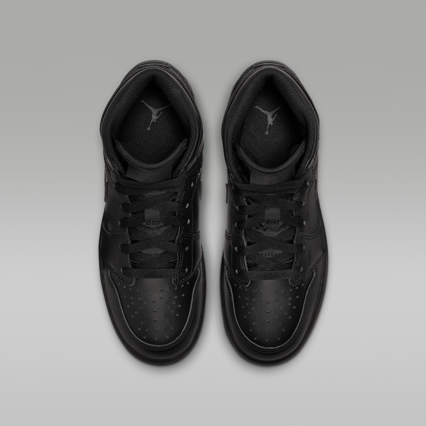 Детские кроссовки Jordan 1 Mid Big Kids' Shoes — фото 4