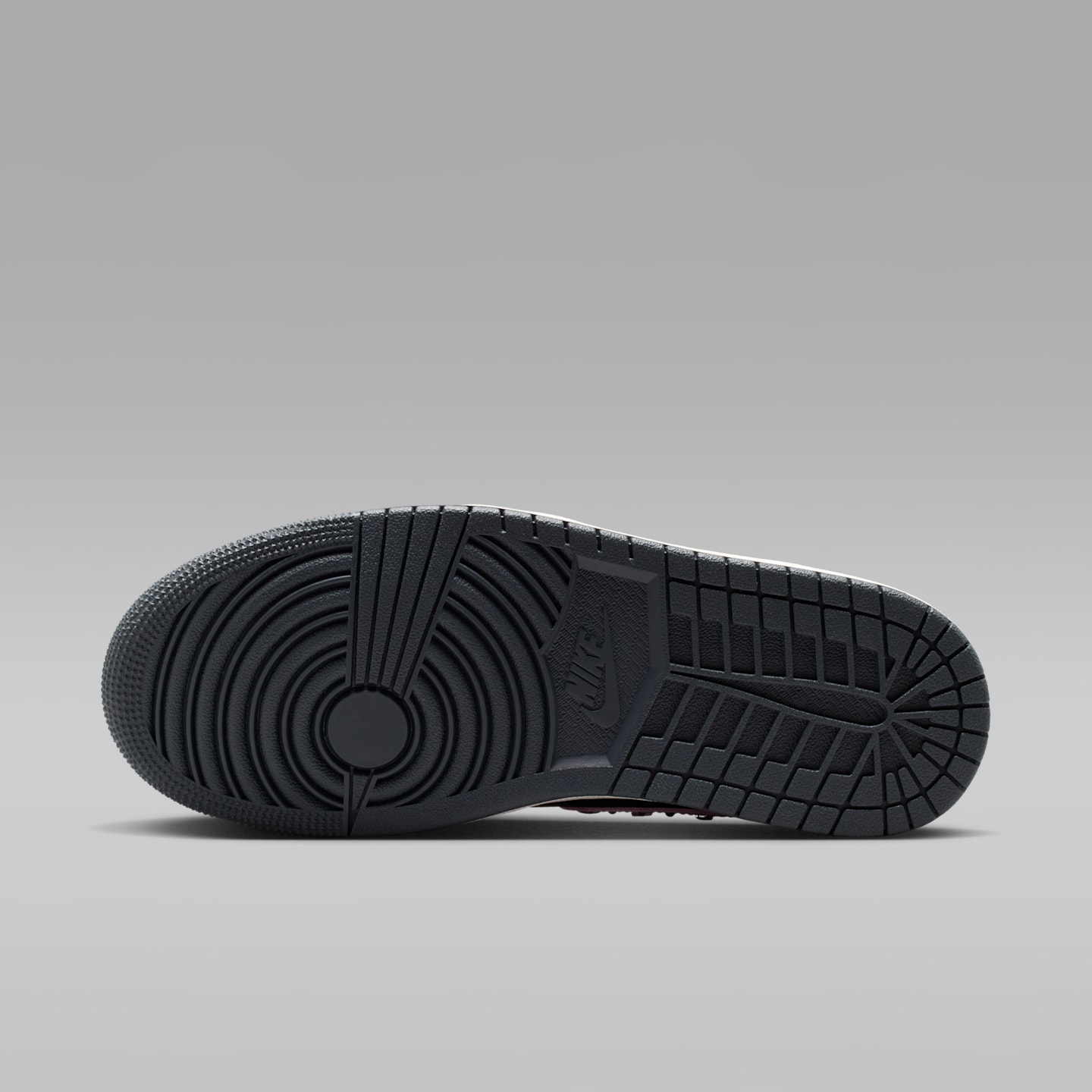 Женские кроссовки Jordan Air Jordan 1 Mid SE Women's Shoes — фото 2