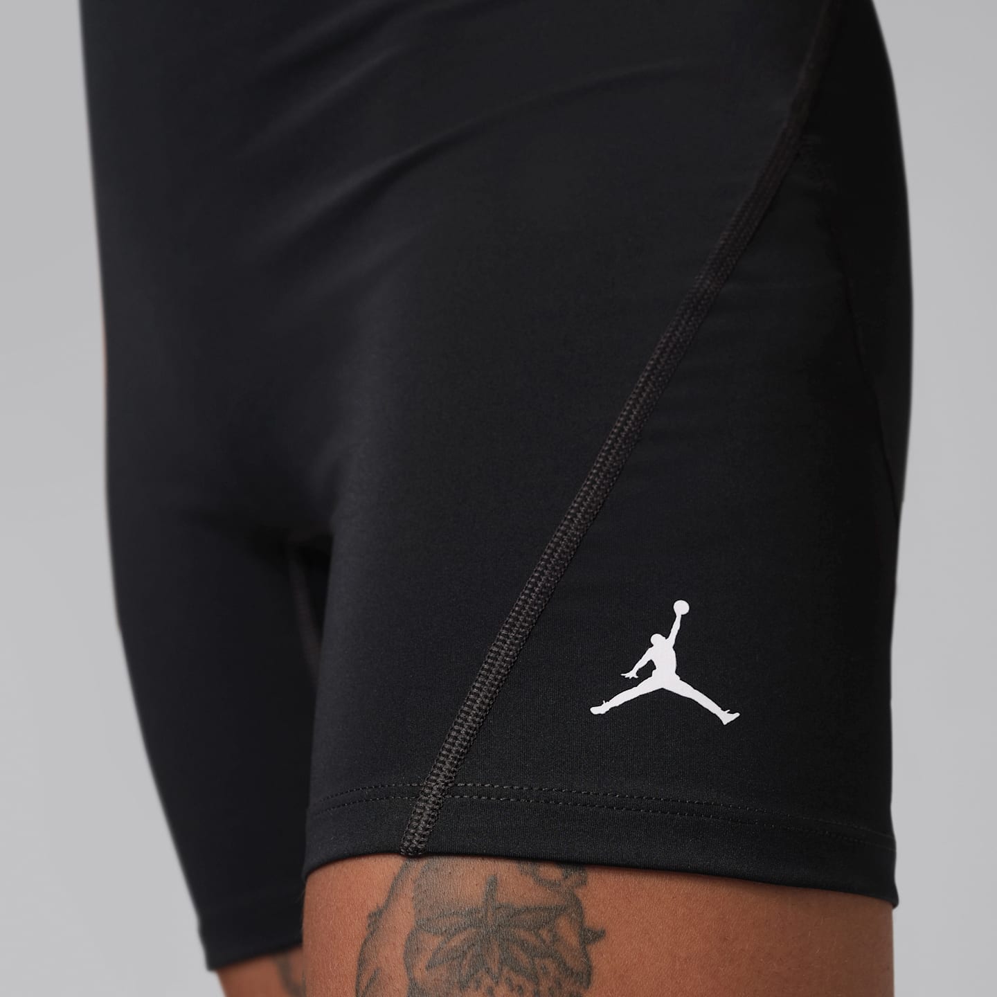 Женские шорты Jordan Sport Essentials Women's Dri-FIT High-Waisted 5" Shorts — фото 5