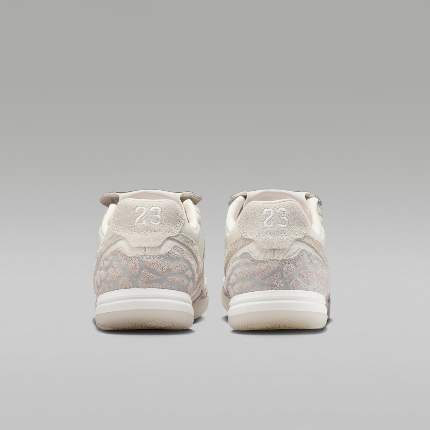 Мужские кроссовки Jordan Tiempo Streetgato SE Indoor/Court Low-Top Soccer Shoes — фото 6