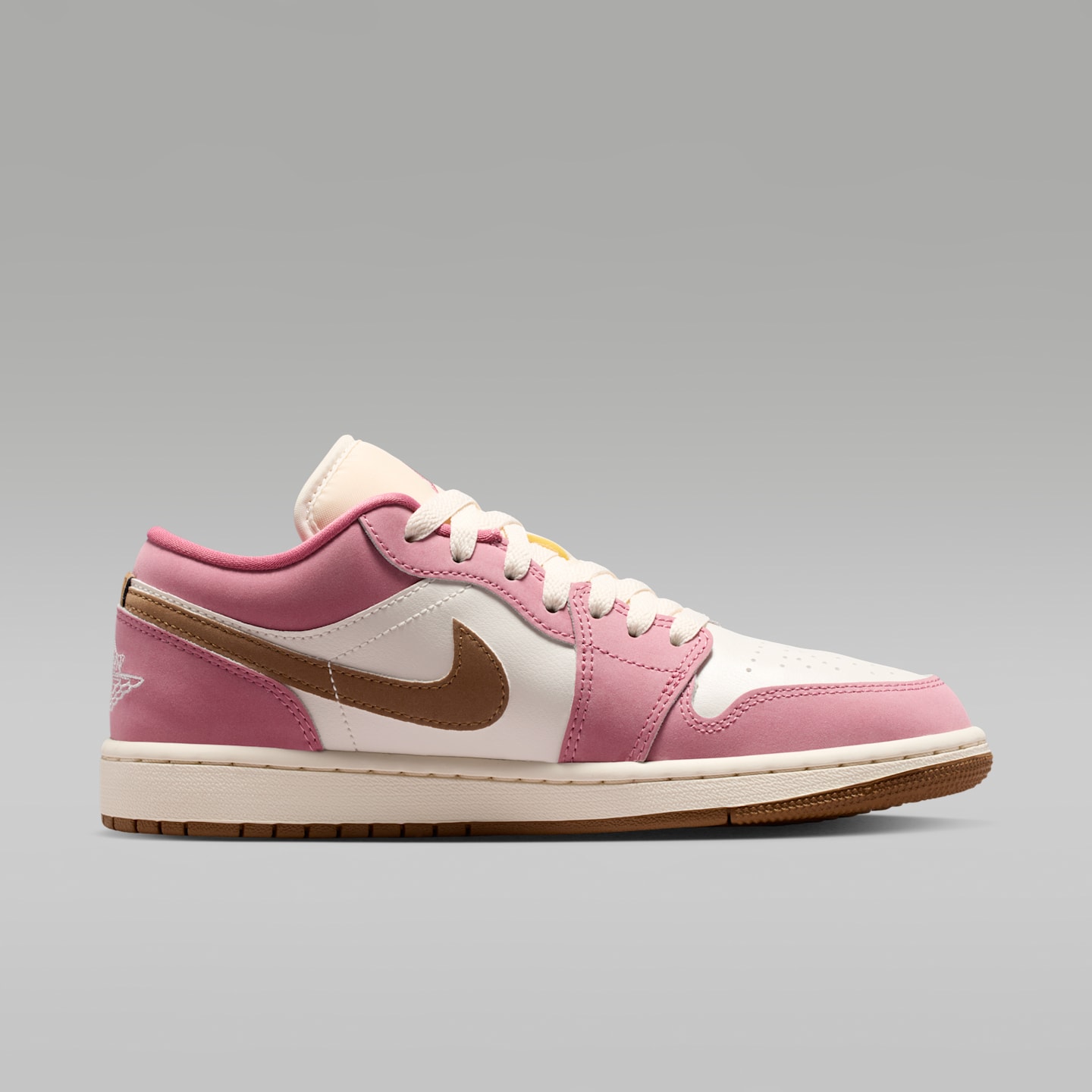 Женские кроссовки Jordan Air Jordan 1 Low Women's Shoes — фото 3