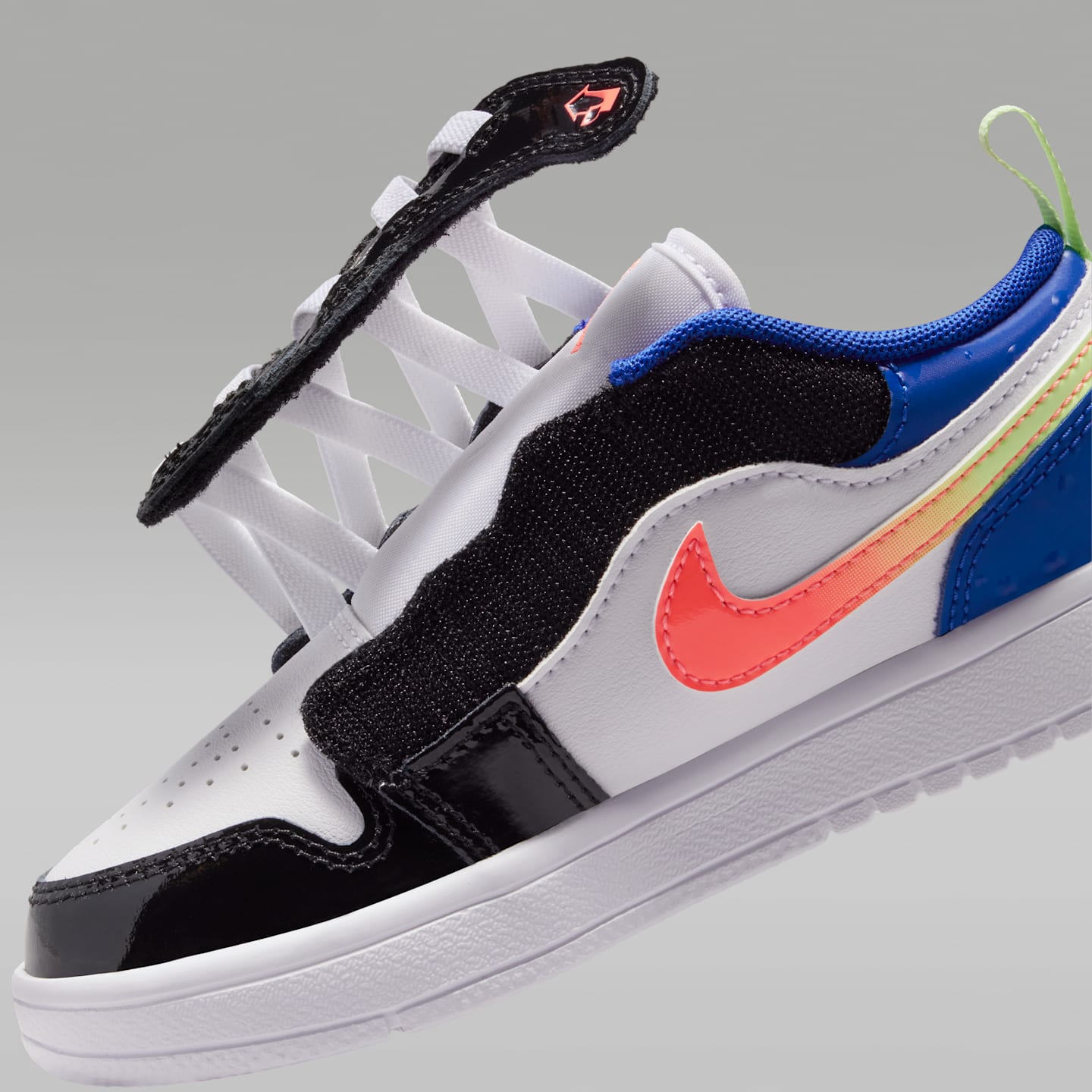 Jordan 1 Low Alt SE Little Kids' Shoes — фото 9