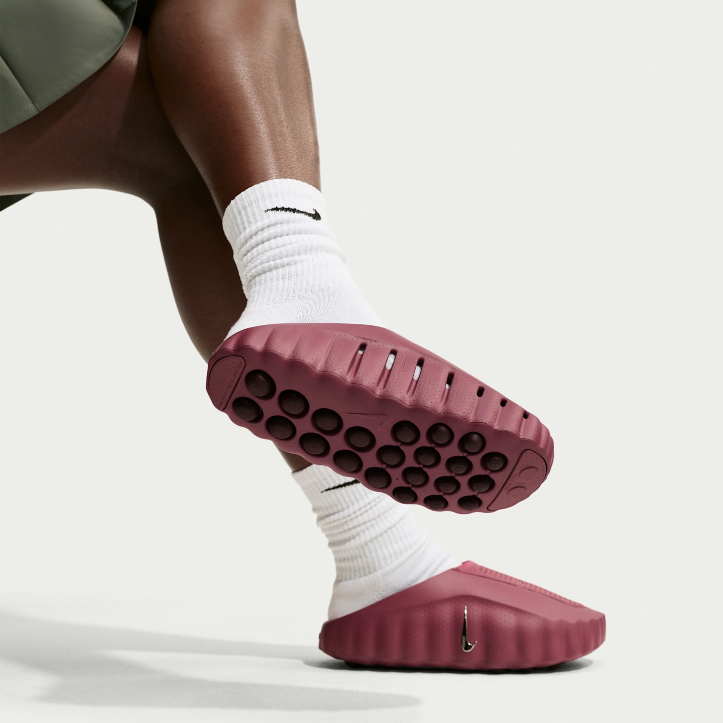 Женские сабо Nike Mind 001 Women's Pregame Mules — фото 8