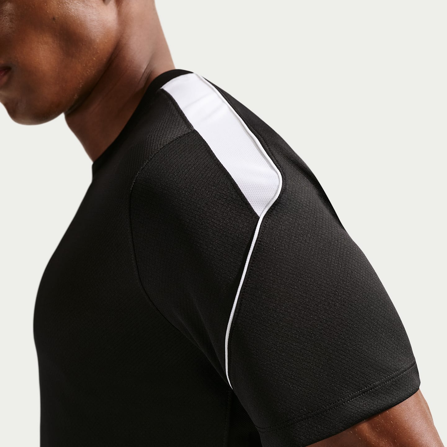 Мужские топы Nike Strike Men's Dri-FIT Short-Sleeve Soccer Top — фото 2