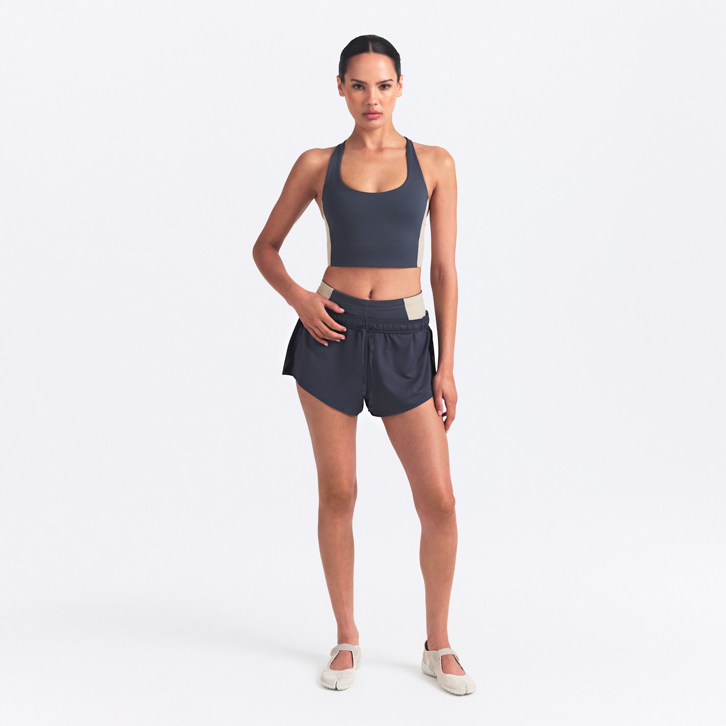 Женские спортивные бра Nike NikeSKIMS Matte Shine Mix Women's T-Back Bra — фото 6