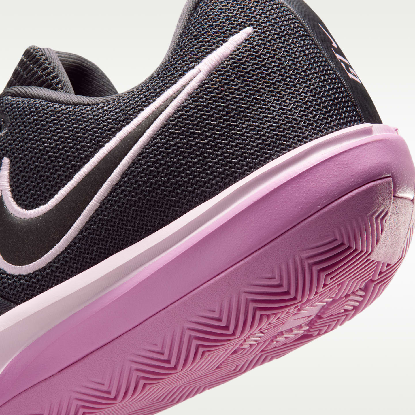 Мужские баскетбольные кроссовки Nike G.T. Cut Academy 2 — фото 8
