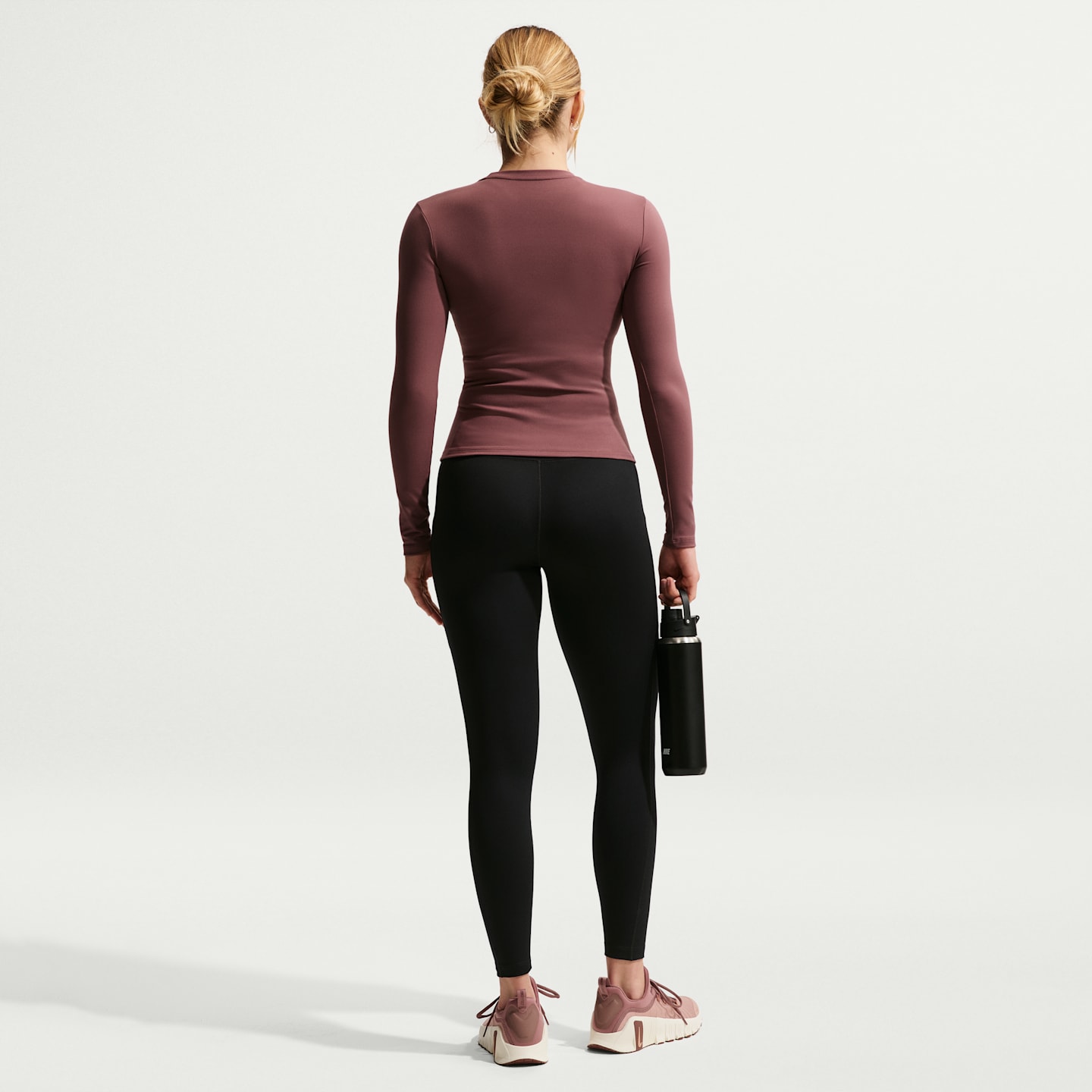 Женские леггинсы Nike One Women's High-Waisted 7/8 Leggings with Pockets — фото 5