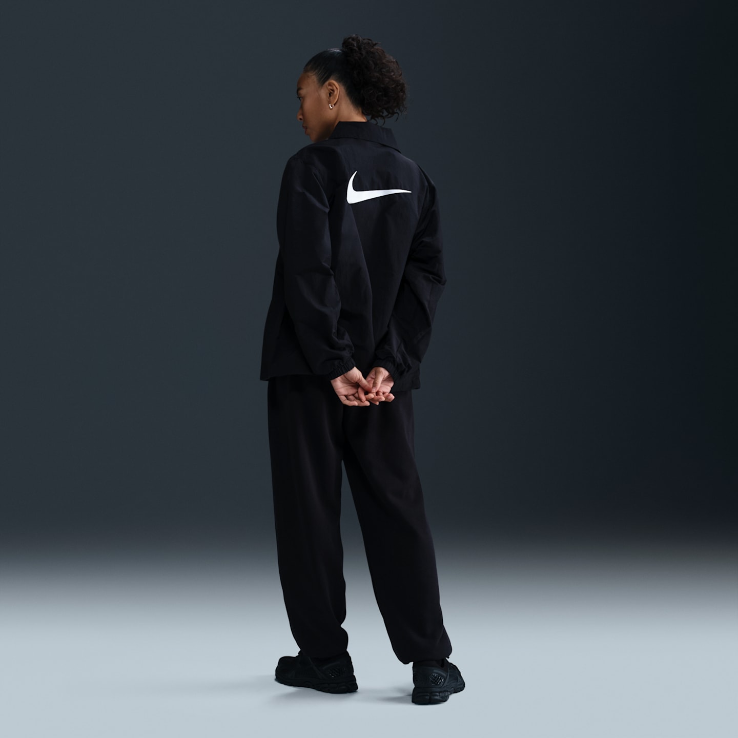 Женские брюки Nike Sportswear Club Fleece Women's Mid-Rise Oversized Sweatpants — фото 4