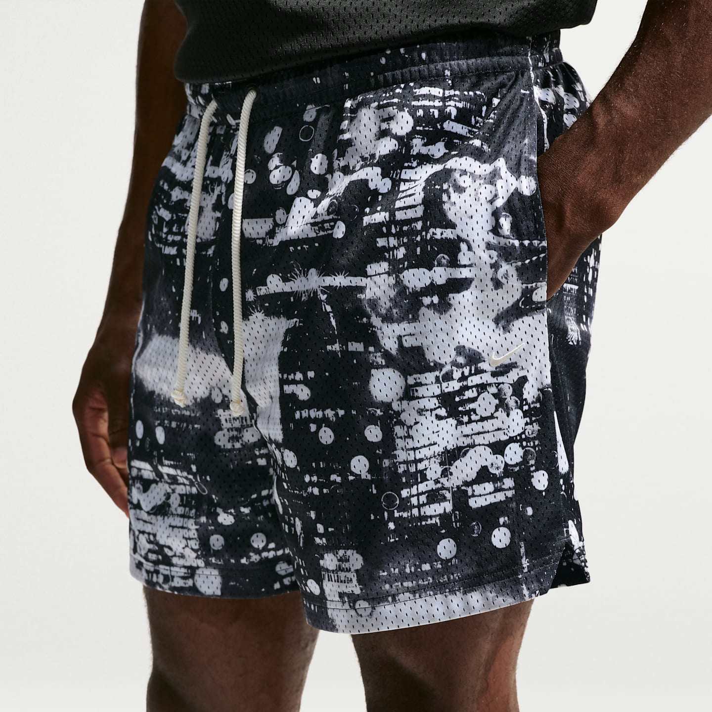 Мужские шорты Nike Standard Issue Men's Dri-FIT 5" Mesh Basketball Shorts — фото 2