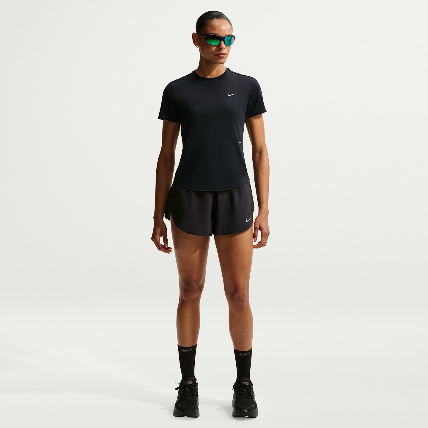Женские топы Nike Swift Women's Dri-FIT Short-Sleeve Running Top — фото 4