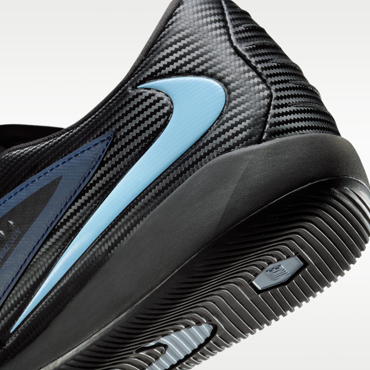 Мужские кроссовки Nike Phantom 6 Low Academy Multi-Ground Soccer Cleats — фото 8