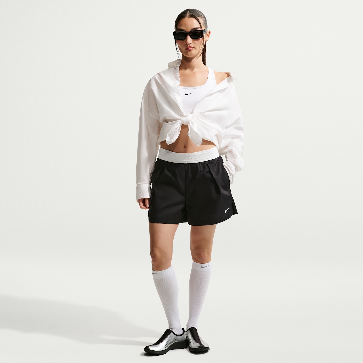 Женские шорты Nike Sportswear Chill Poplin Women's Loose Mid-Rise Shorts — фото 1