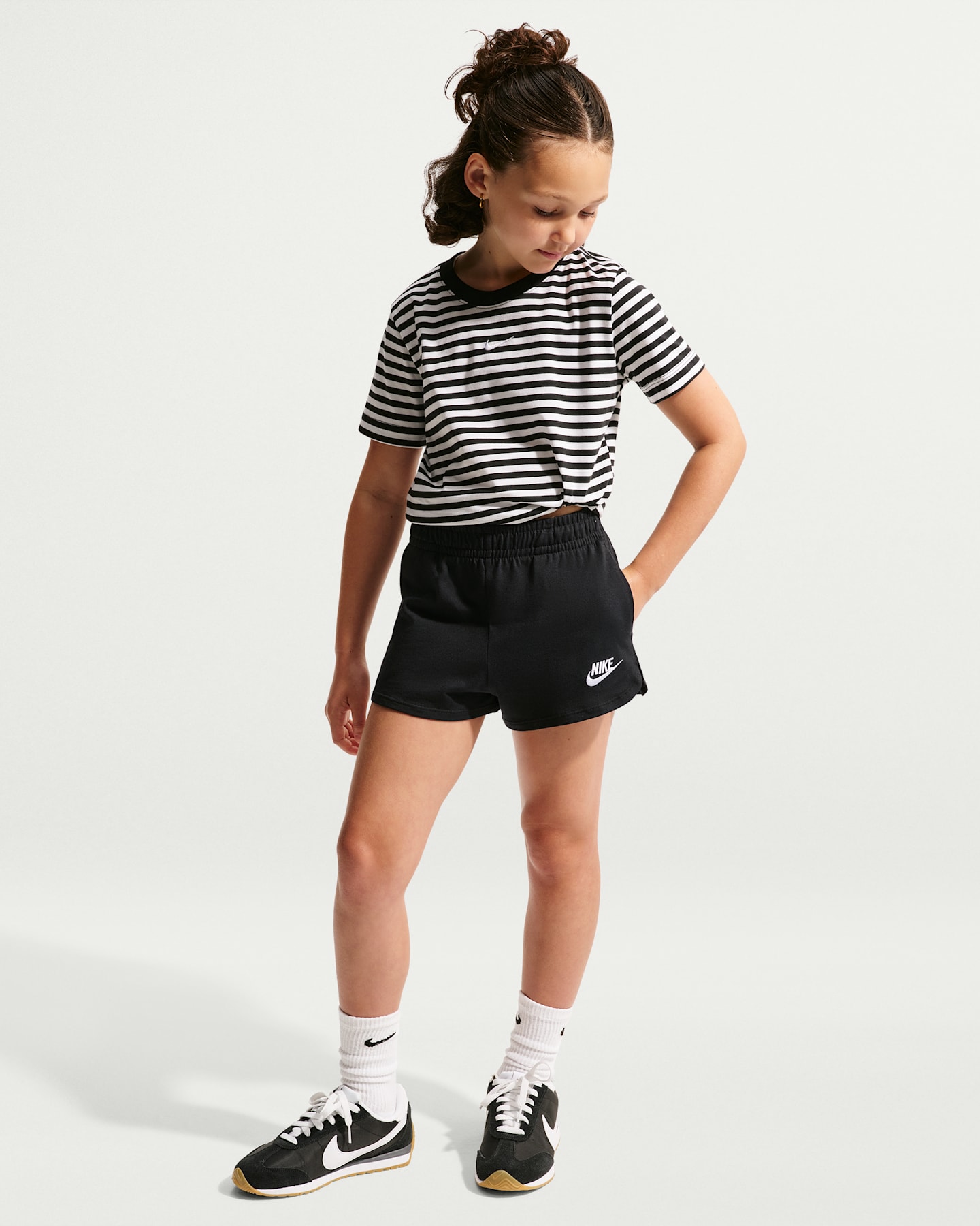Детские шорты Nike Sportswear Big Kids' (Girls') Jersey Shorts — фото 6