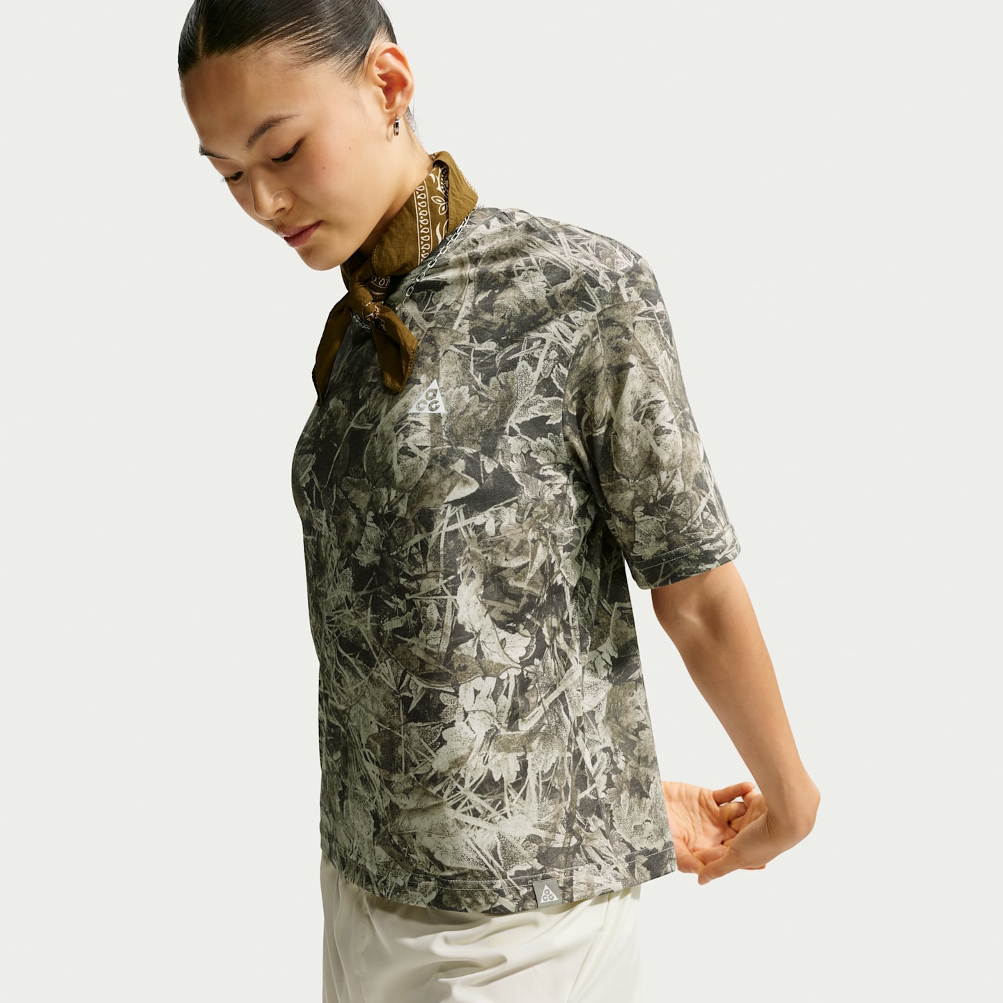 Женские футболки Nike ACG "Chamo Camo" Women's Dri-FIT Trail Running T-Shirt — фото 3