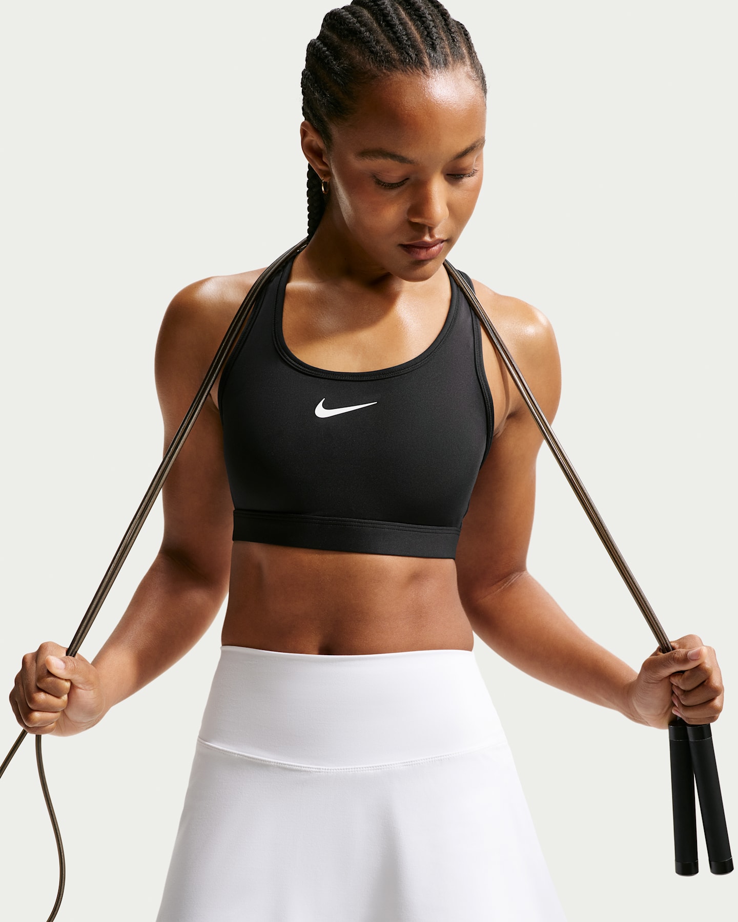 Спортивное бра Swoosh, уплотнённая чашка, средняя поддержка — Nike — фото 6