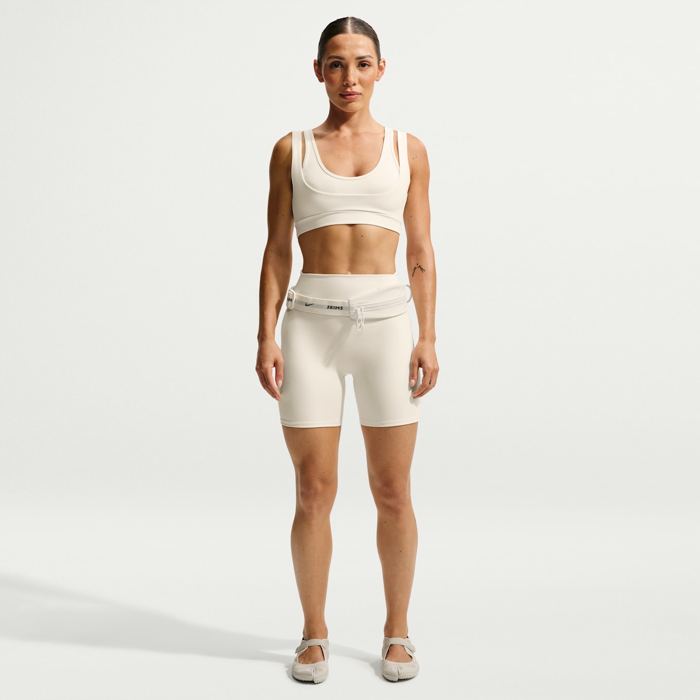 Женские шорты Nike NikeSKIMS Matte Women's High-Waisted 7" Biker Shorts — фото 1