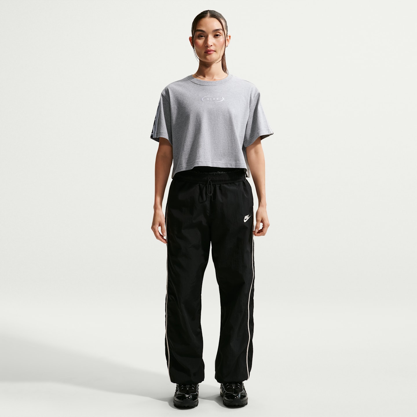 Женские футболки Nike Sportswear Classic Women's Loose Cropped T-Shirt — фото 4