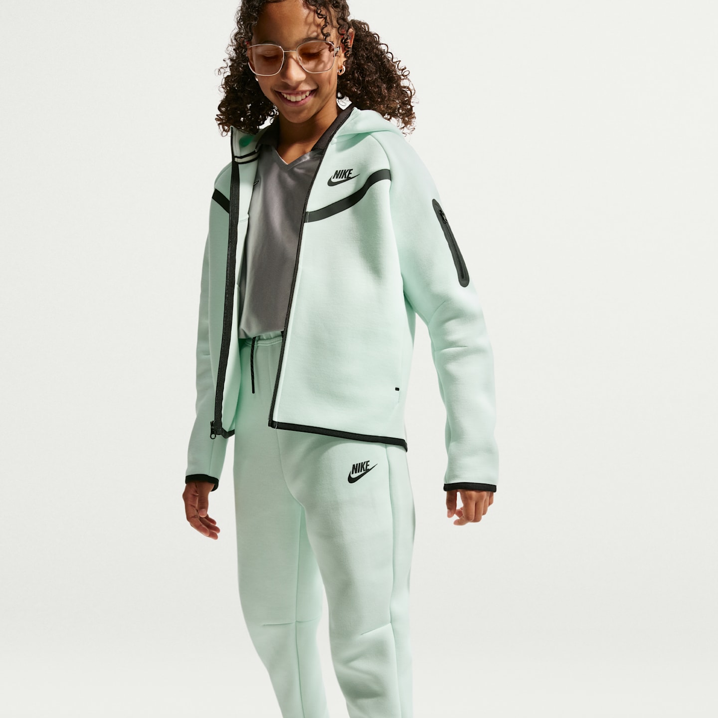 Детские брюки Nike Sportswear Tech Fleece Girls' Joggers (Extended Size) — фото 4