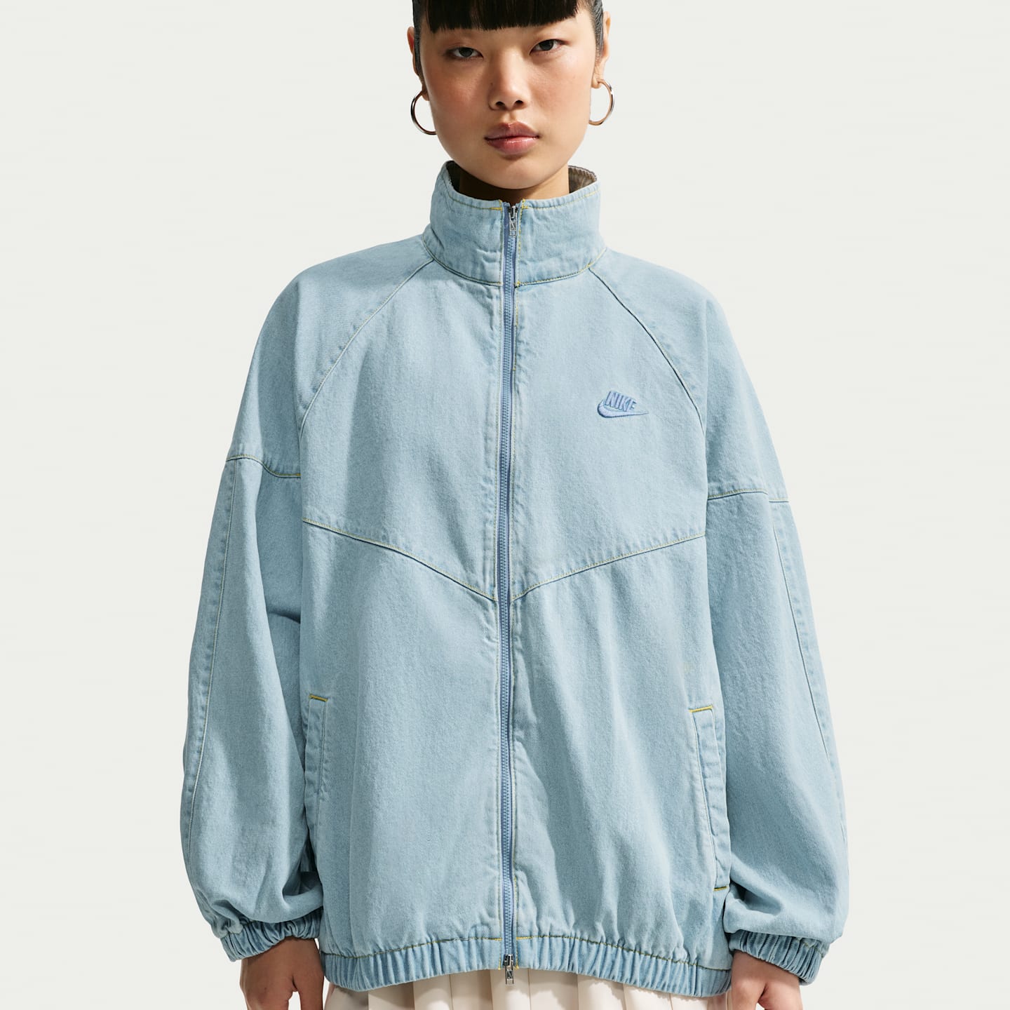 Женские куртки Nike Windrunner Women's Oversized Denim Jacket — фото 1