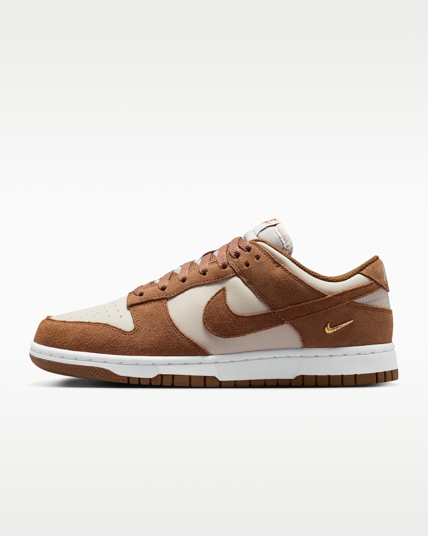 Женские кроссовки Nike Dunk Low Suede Women's Shoes — фото 9