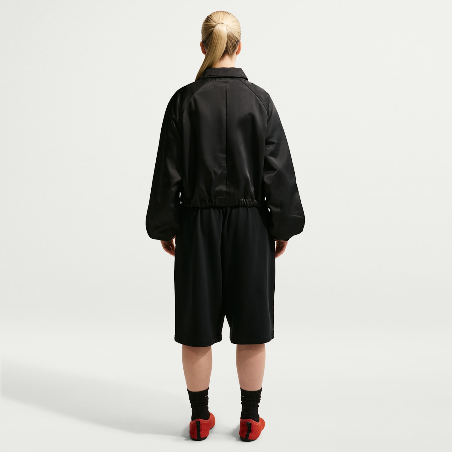 Женские куртки Nike Sportswear Women's Oversized Satin Coaches Jacket — фото 5