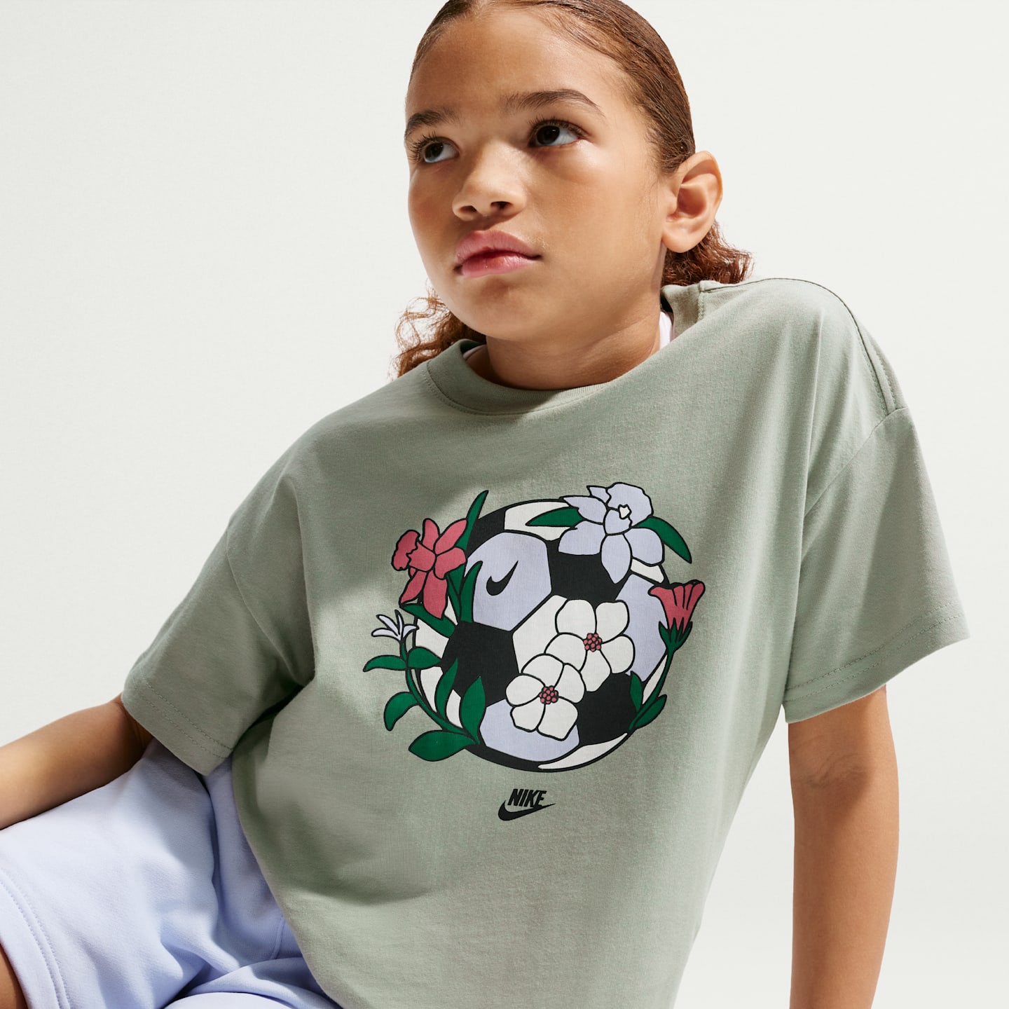 Детские футболки Nike Sportswear Essentials Big Kids' (Girls') Boxy T-Shirt — фото 3