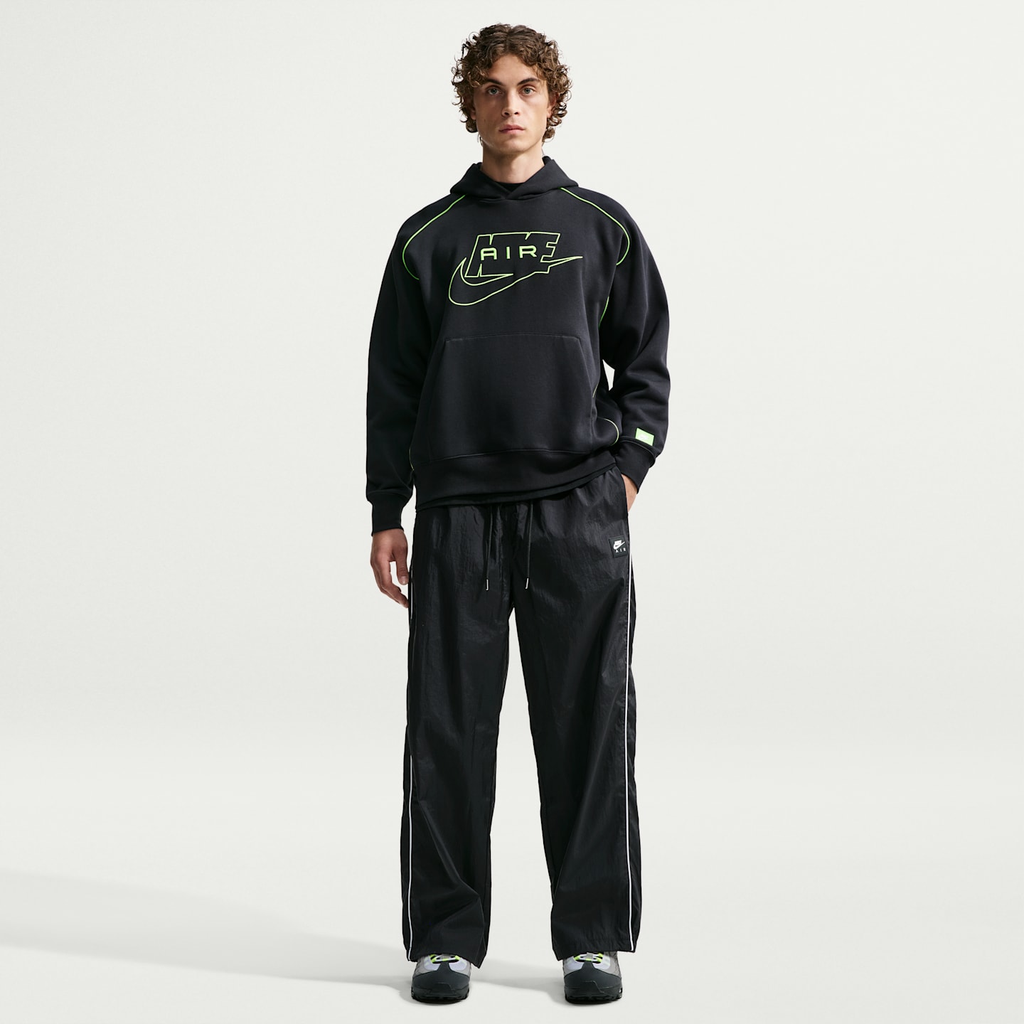 Мужские брюки Nike Air Men's Woven Track Pants — фото 1