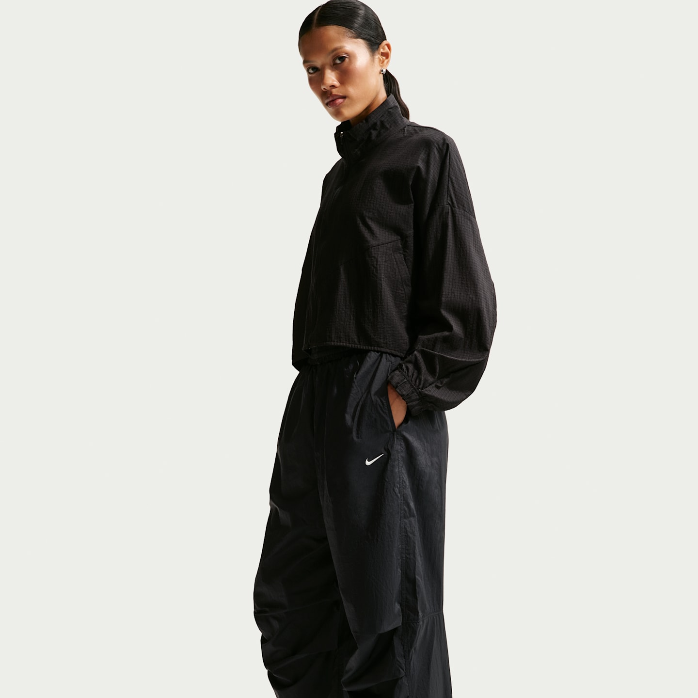 Женские брюки Nike Sportswear Women's Mid-Rise Lightweight UV Pants — фото 4