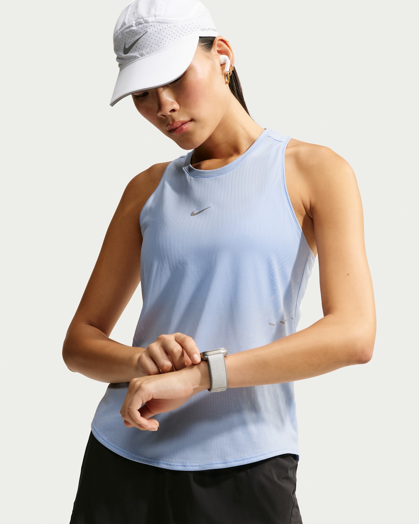 Женские топы Nike Swift Aero-FIT Women's Running Tank Top — фото 6