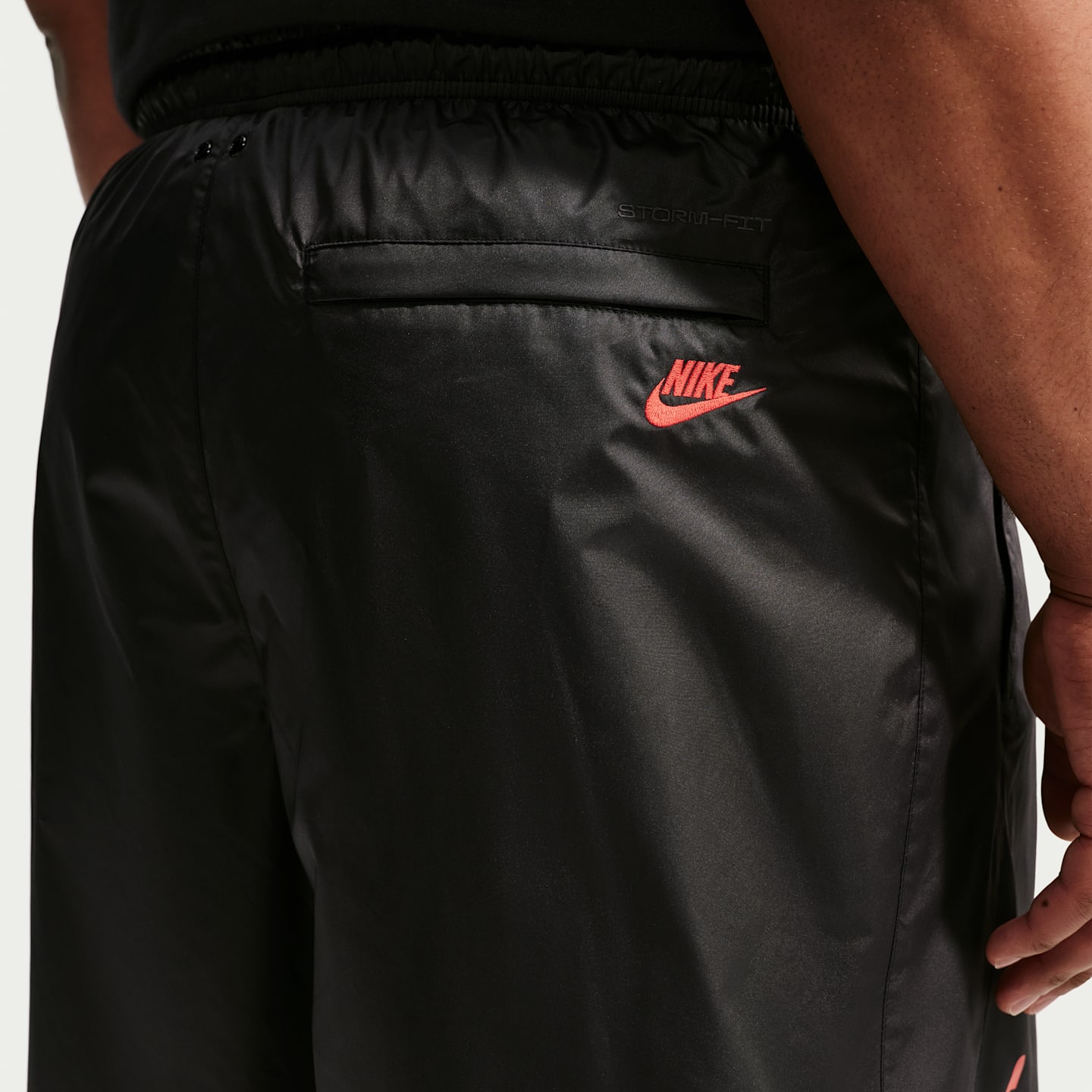 Мужские брюки Nike Windrunner Men's Storm-FIT Graphic Pants — фото 9