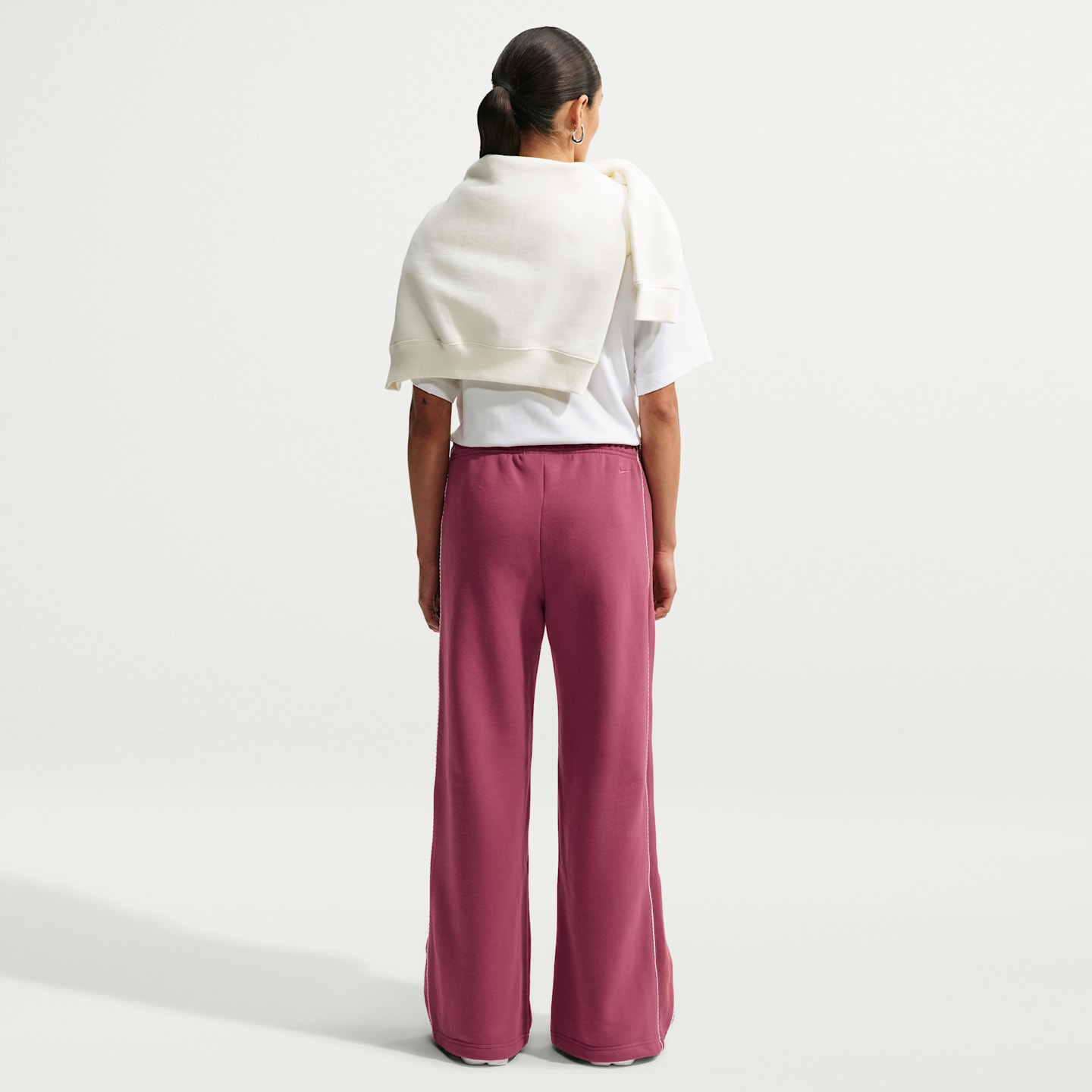 Женские брюки Nike Studio Fleece Medium Weight "Graphic Pack" Women's Mid-Rise Wide-Leg Pants — фото 5