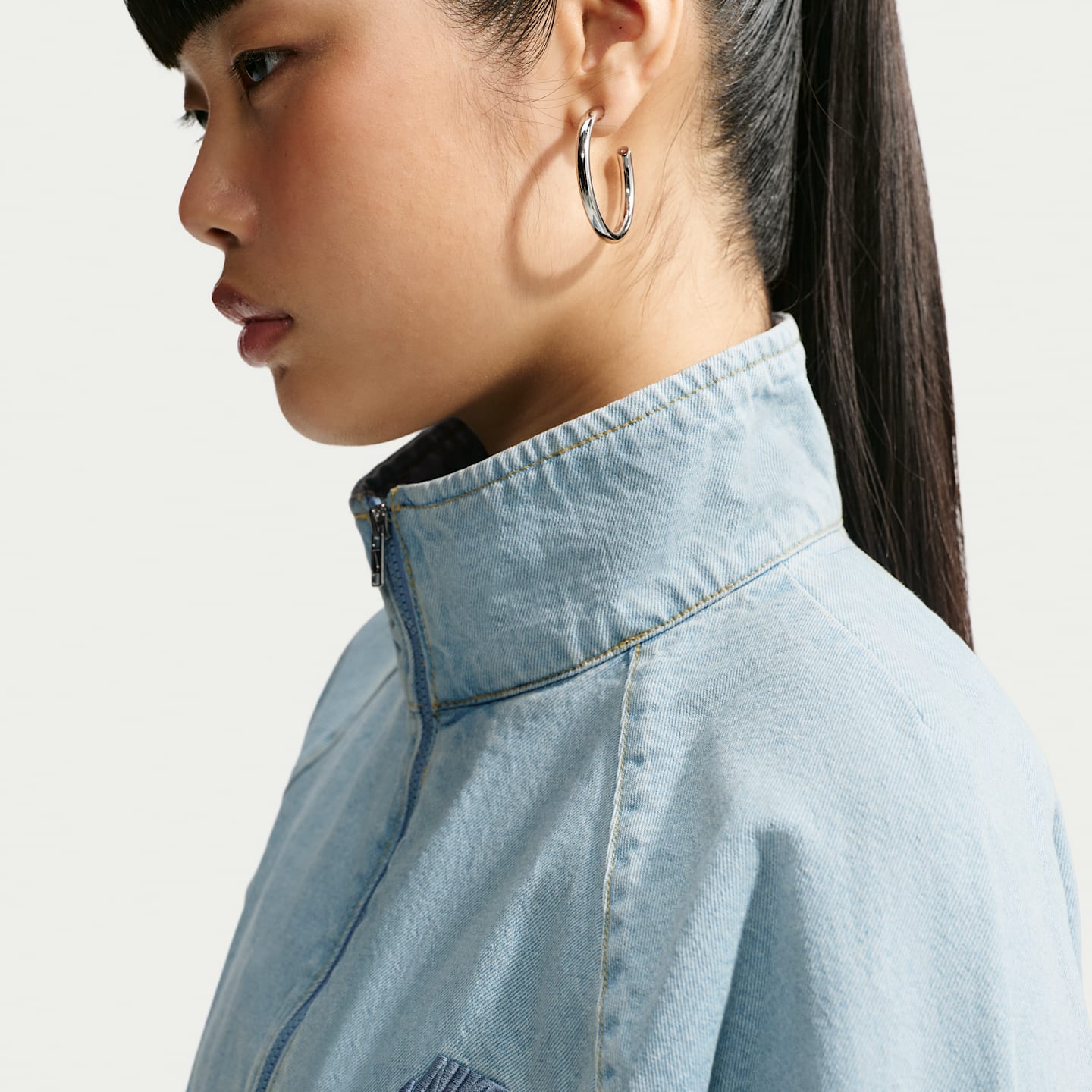 Женские куртки Nike Windrunner Women's Oversized Denim Jacket — фото 3