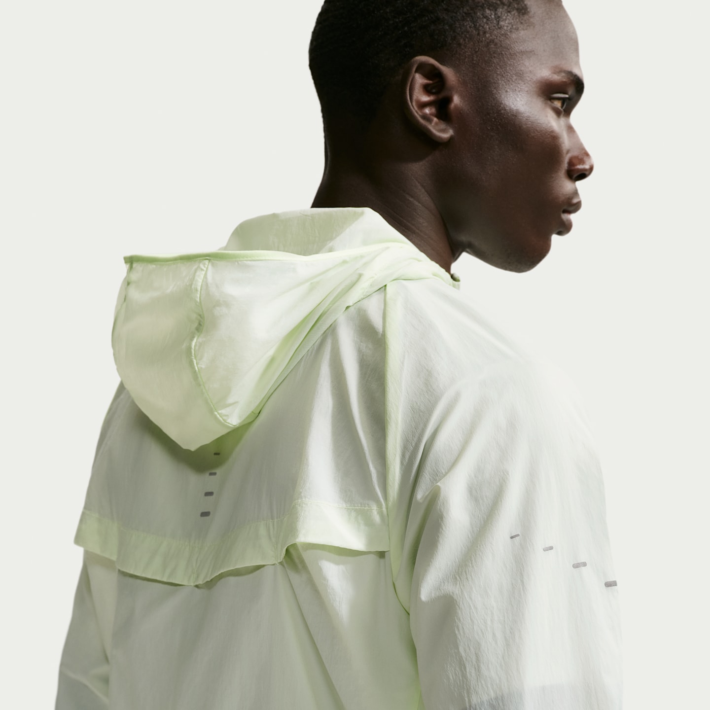 Мужские куртки Nike Stride Men's Repel UV Running Jacket — фото 2
