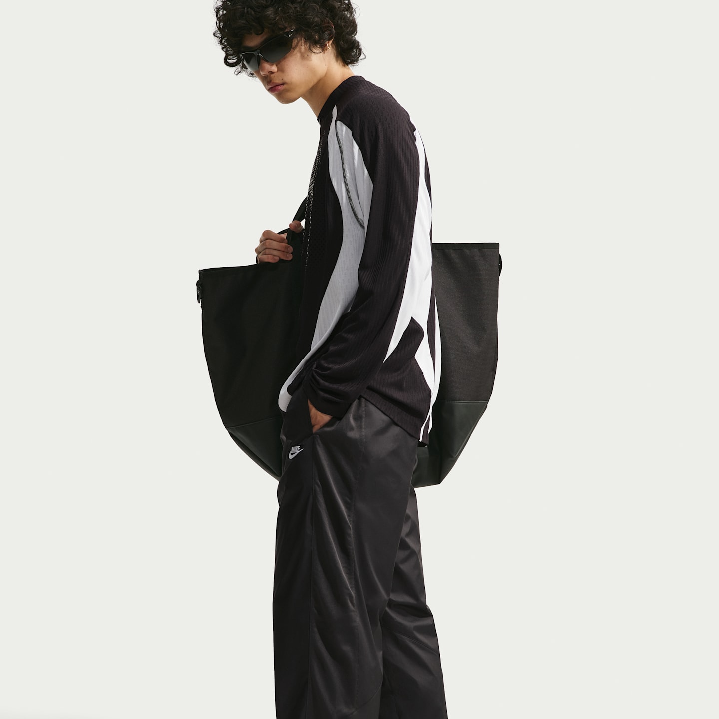 Мужские брюки Nike Windrunner Men's Lightweight Pants — фото 4