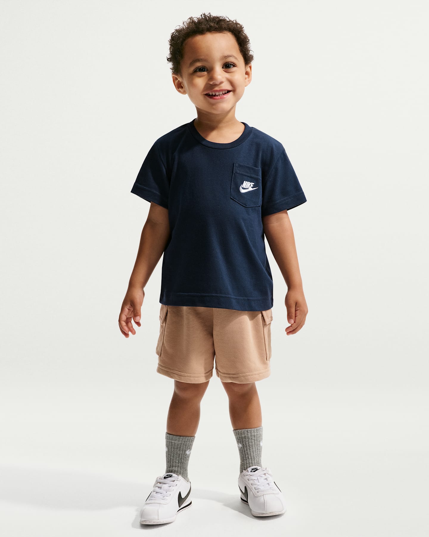 Детские брюки Nike Sportswear Toddler Pocket T-Shirt and French Terry Shorts Set — фото 8