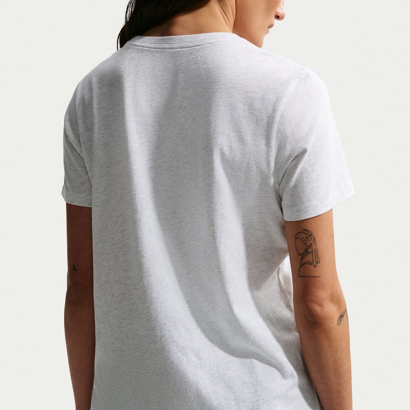Женские футболки Nike Sportswear Club Essentials Women's T-Shirt — фото 2
