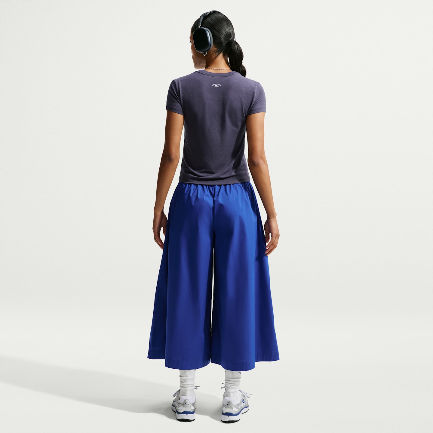 Женские футболки Nike Sportswear Chill Knit Women's Slim Mod-Cropped T-Shirt — фото 5