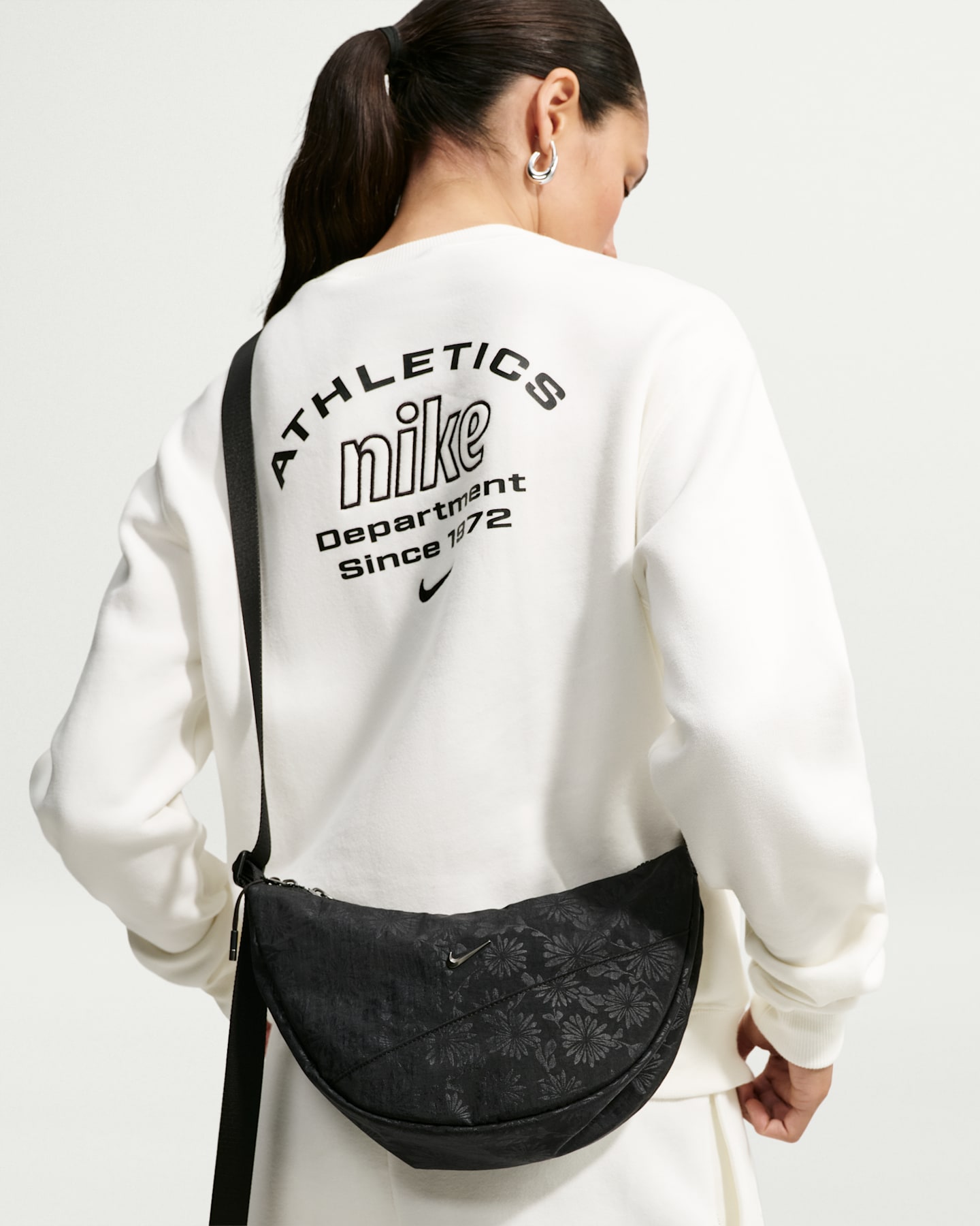 Мужские сумки Nike Aura Floral Crescent Crossbody (4L) — фото 8