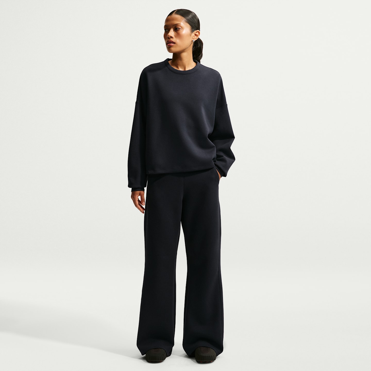 Женские брюки Nike 24.7 ImpossiblySoft Women's Dri-FIT High-Waisted Loose Flared Pants — фото 1