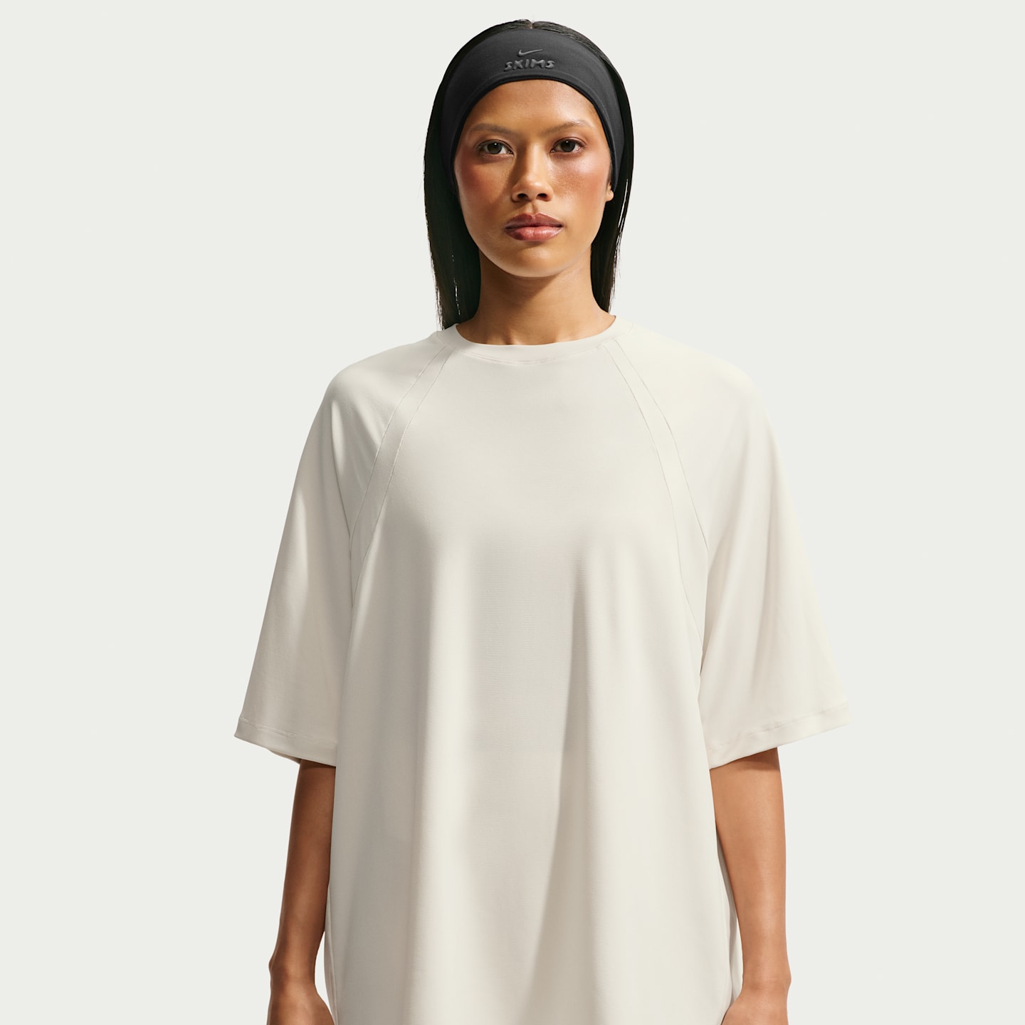 Женские футболки Nike NikeSKIMS Airy Women's Oversized T-Shirt — фото 1