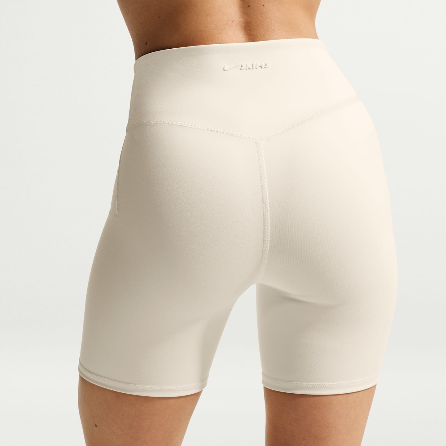 Женские шорты Nike NikeSKIMS Matte Women's High-Waisted 7" Biker Shorts — фото 3