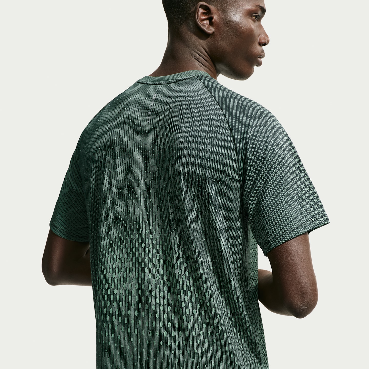 Мужские топы Nike Stride Aero-FIT Men's Short-Sleeve Running Top — фото 2
