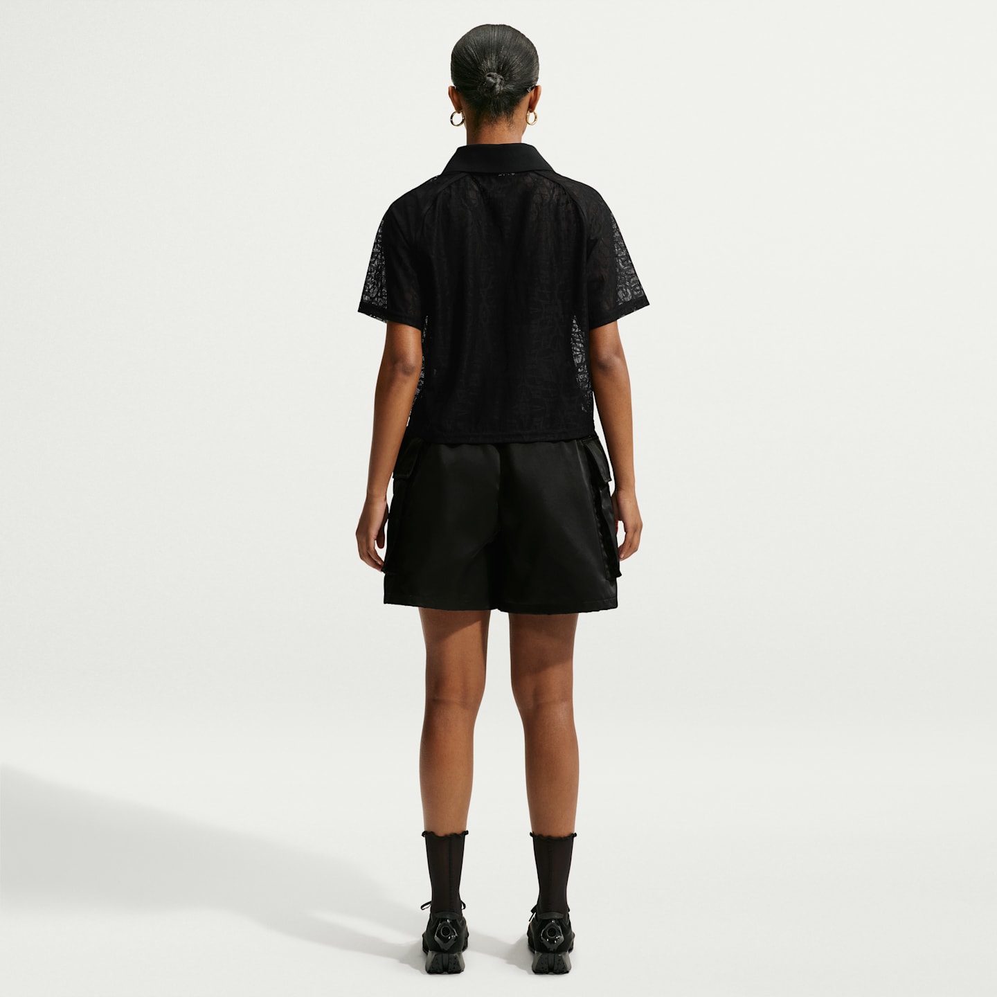 Женские шорты Nike Sportswear Women's Loose Mid-Rise Satin Cargo Shorts — фото 5