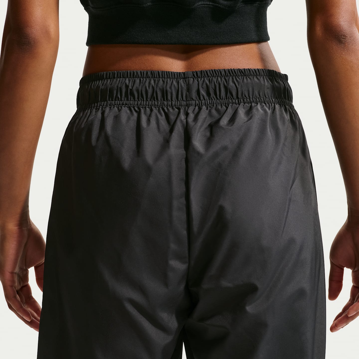 Женские брюки Nike Sportswear Classic Wovens Women's UV Protection Mid-Rise Loose Joggers — фото 3
