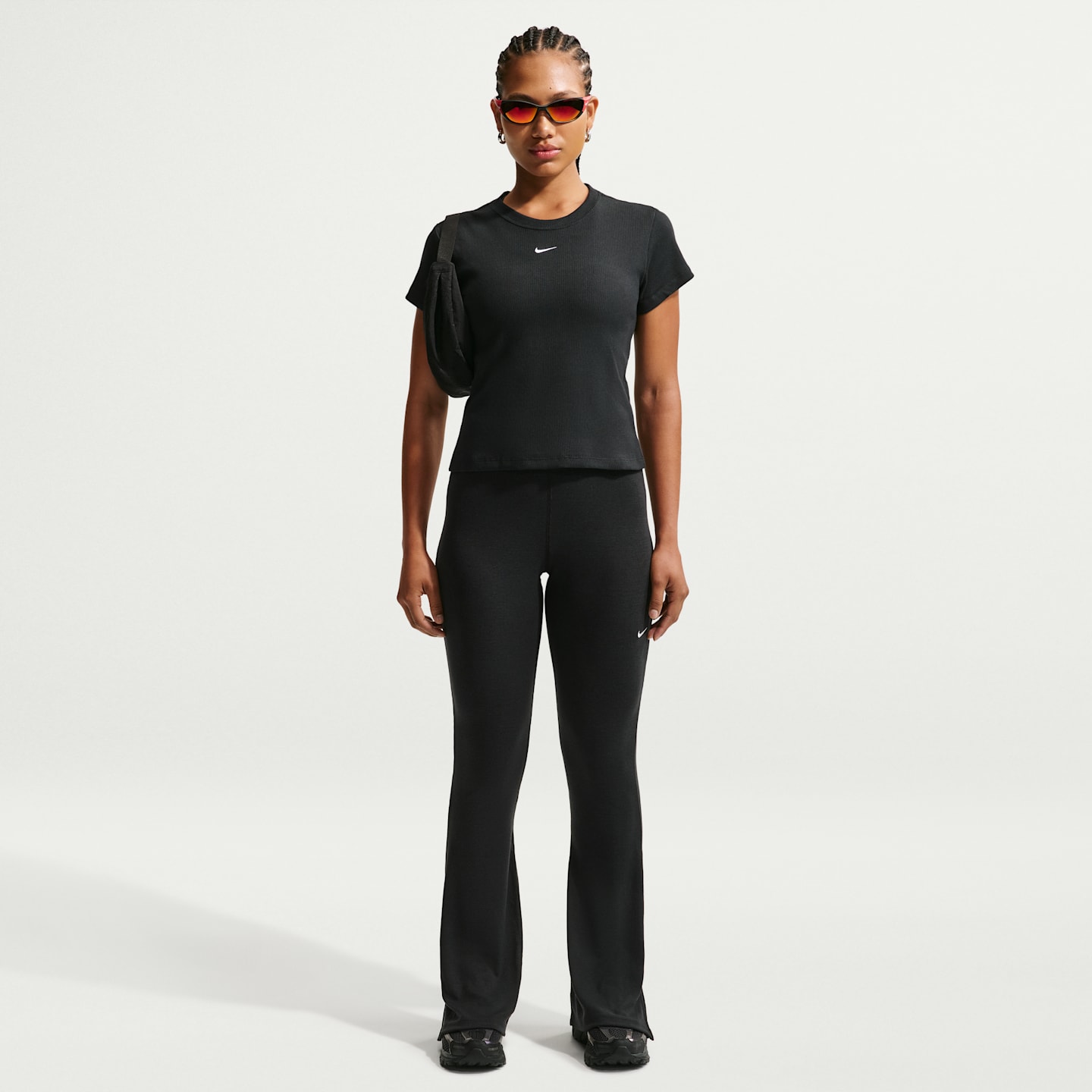 Женские футболки Nike Sportswear Women's Tight Ribbed Short-Sleeve T-Shirt — фото 4