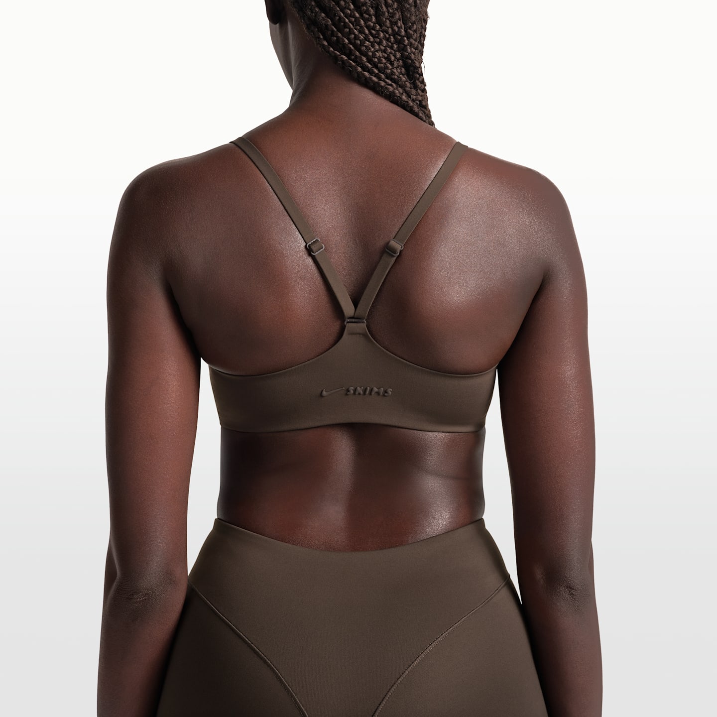 Женские спортивные бра Nike NikeSKIMS Matte Women's Contour Cami Bra — фото 2