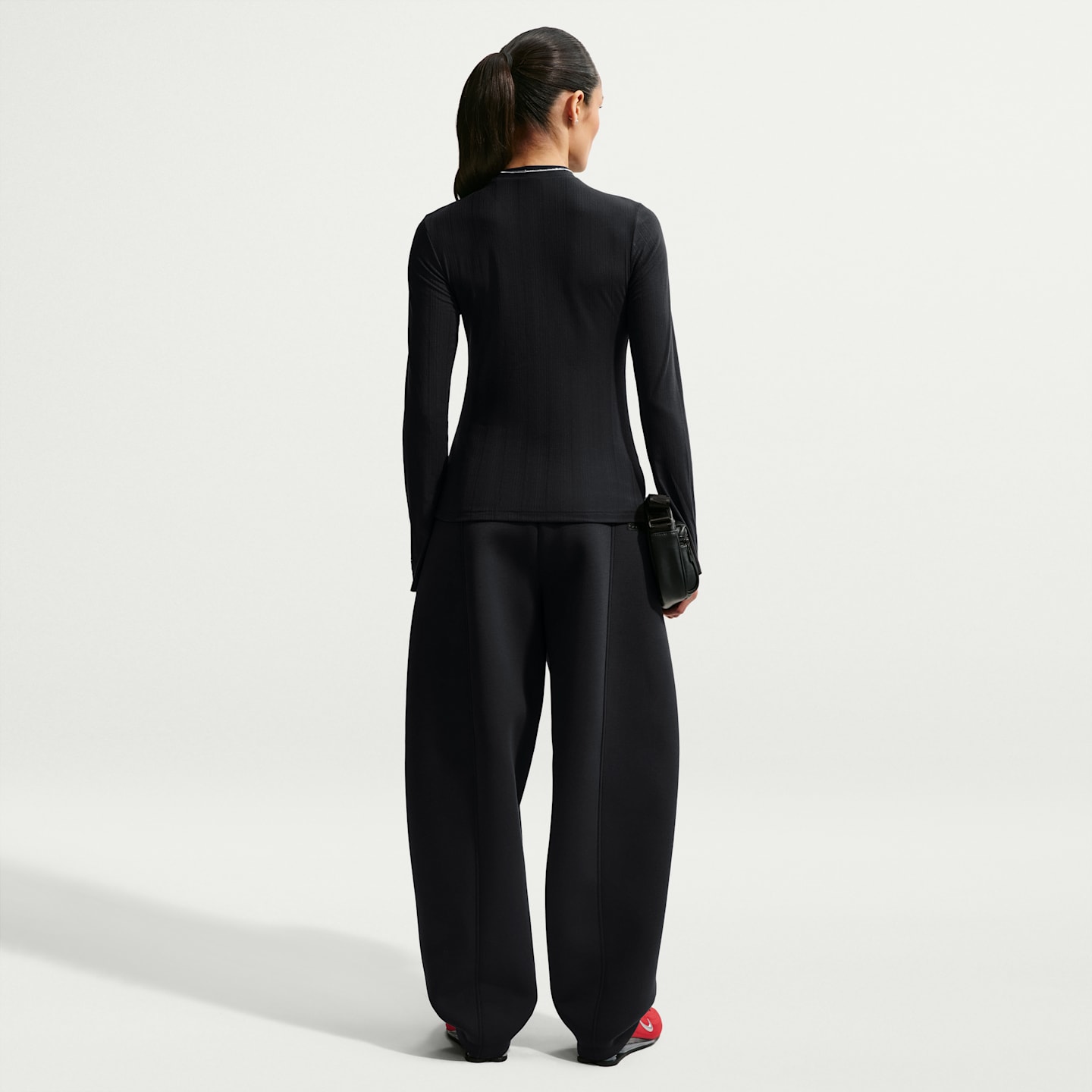 Женские брюки Nike Sportswear Women's Tight Long-Sleeve Top — фото 5