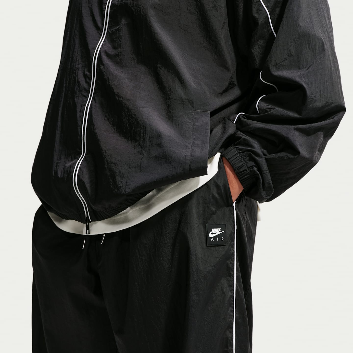 Мужские брюки Nike Air Men's Woven Track Pants — фото 10