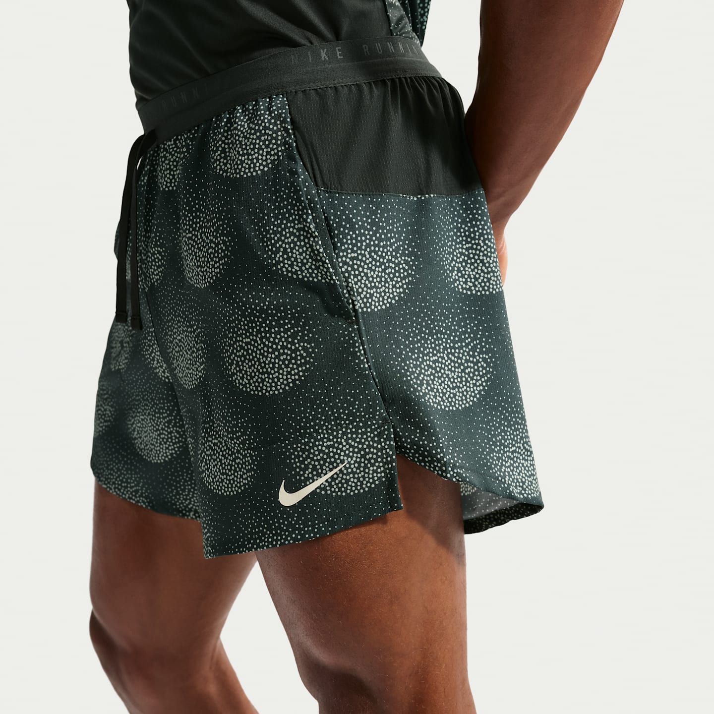 Мужские шорты Nike Stride Men's Dri-FIT 5" Brief-Lined Running Shorts — фото 2