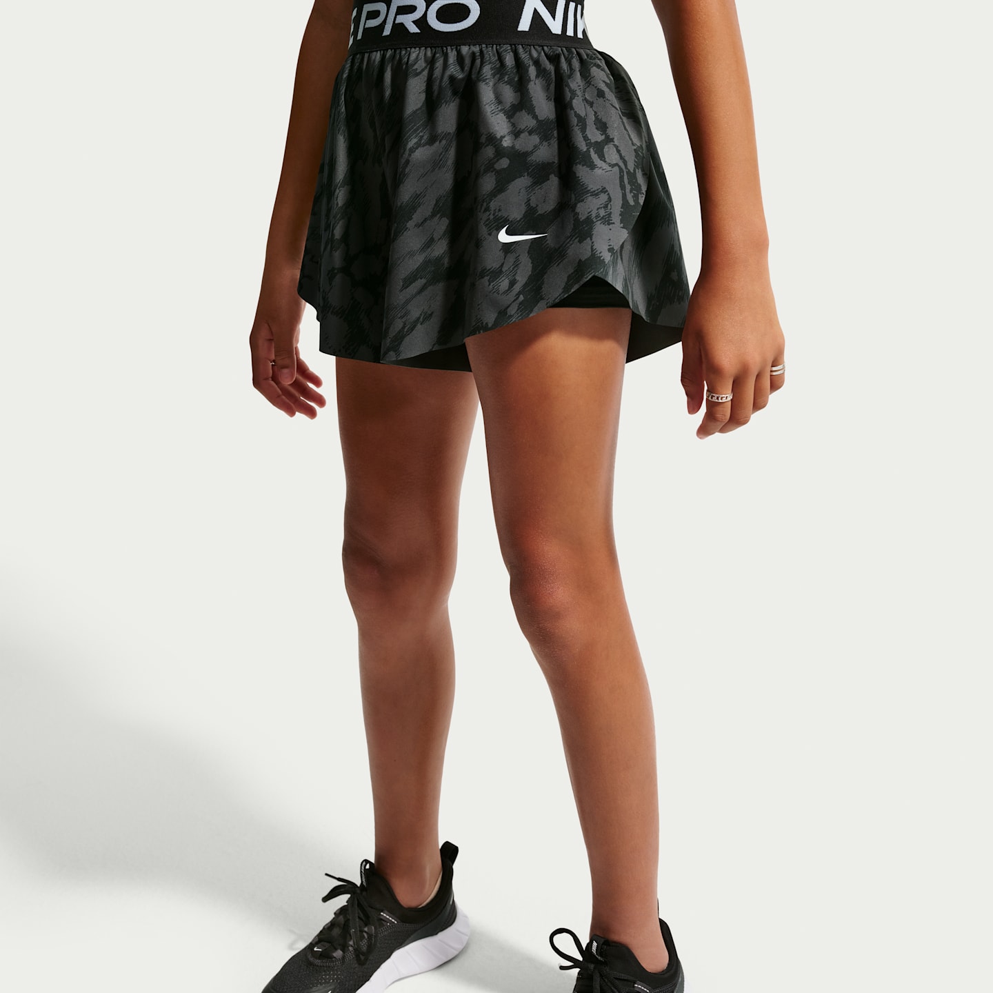 Детские шорты Nike Pro Big Kids' (Girls') 2-in-1 Shorts — фото 2
